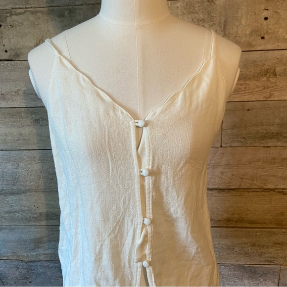 BNWT  Miami white‎ coloured button up cropped tied tank top in size medium - Picture 2 of 8